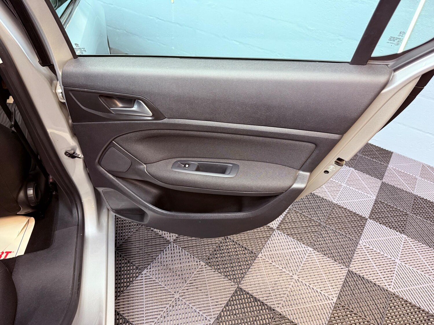 Used Peugeot 308 2015 for sale - 76572331: Photo 37