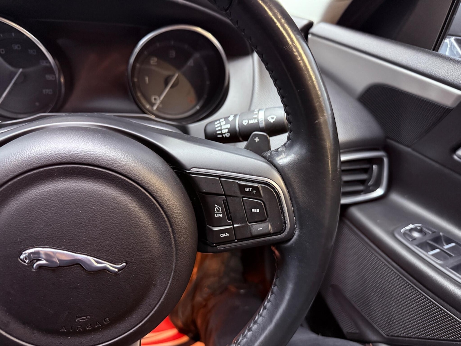 Used Jaguar XE 2016 for sale - 78058064: Photo 23