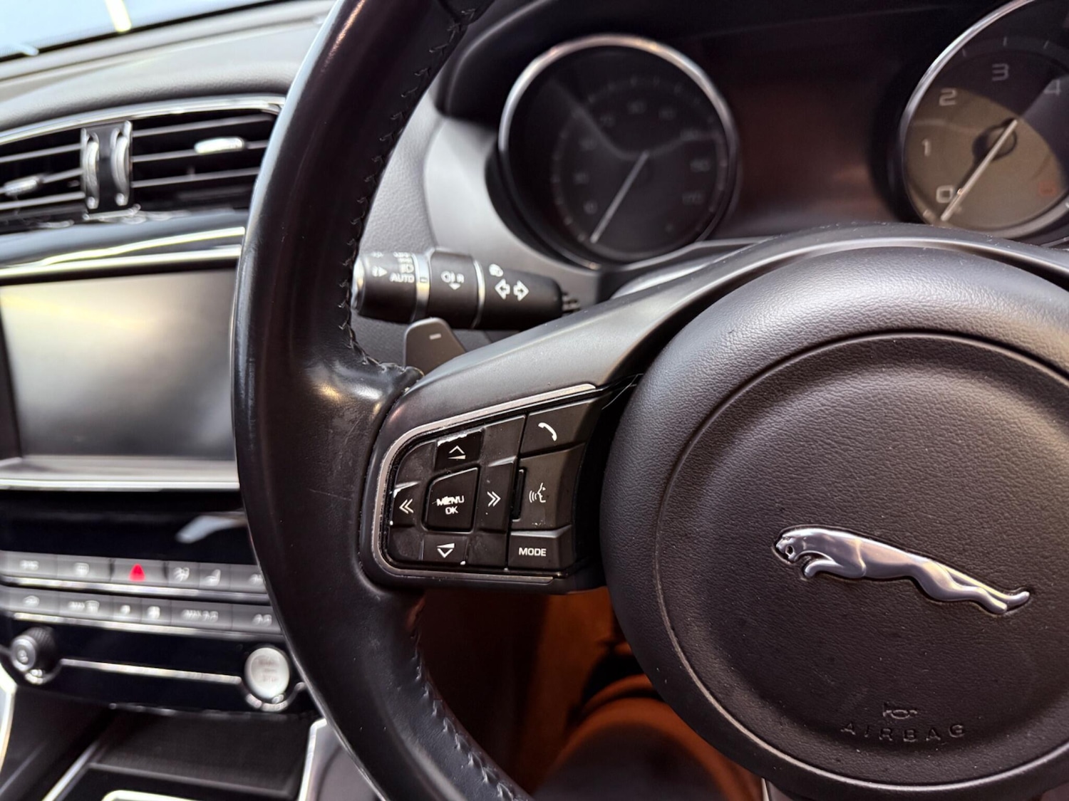 Used Jaguar XE 2016 for sale - 78058064: Photo 24