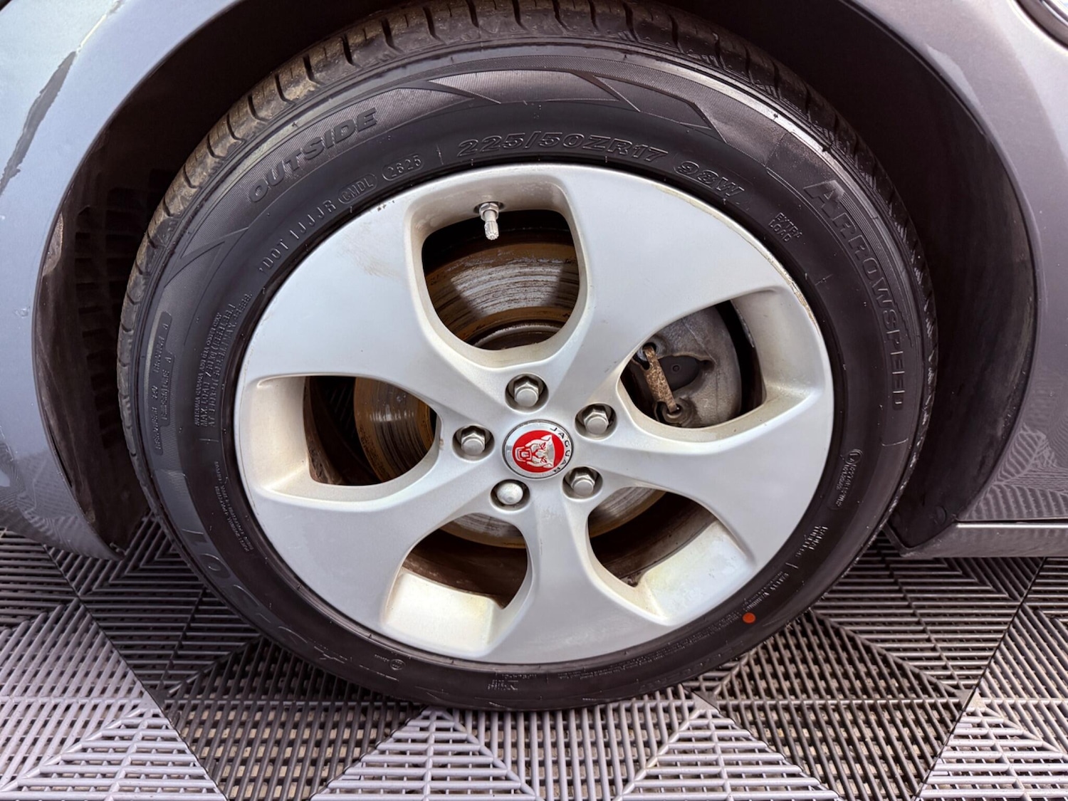 Used Jaguar XE 2016 for sale - 78058064: Photo 26