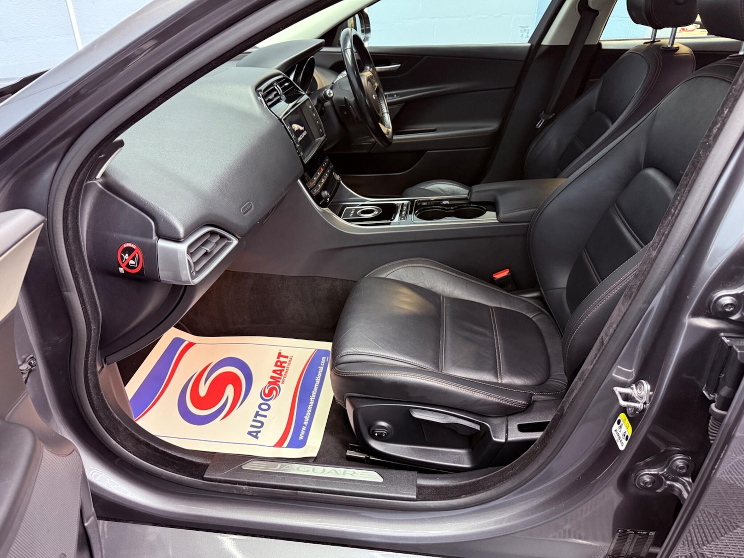 Used Jaguar XE 2016 for sale - 78058064: Photo 32