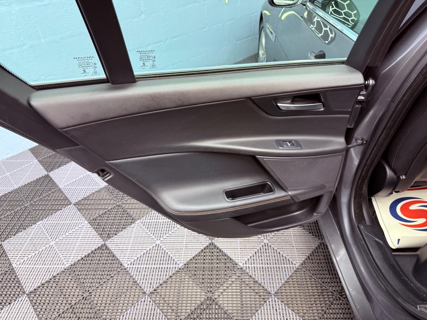 Used Jaguar XE 2016 for sale - 78058064: Photo 35