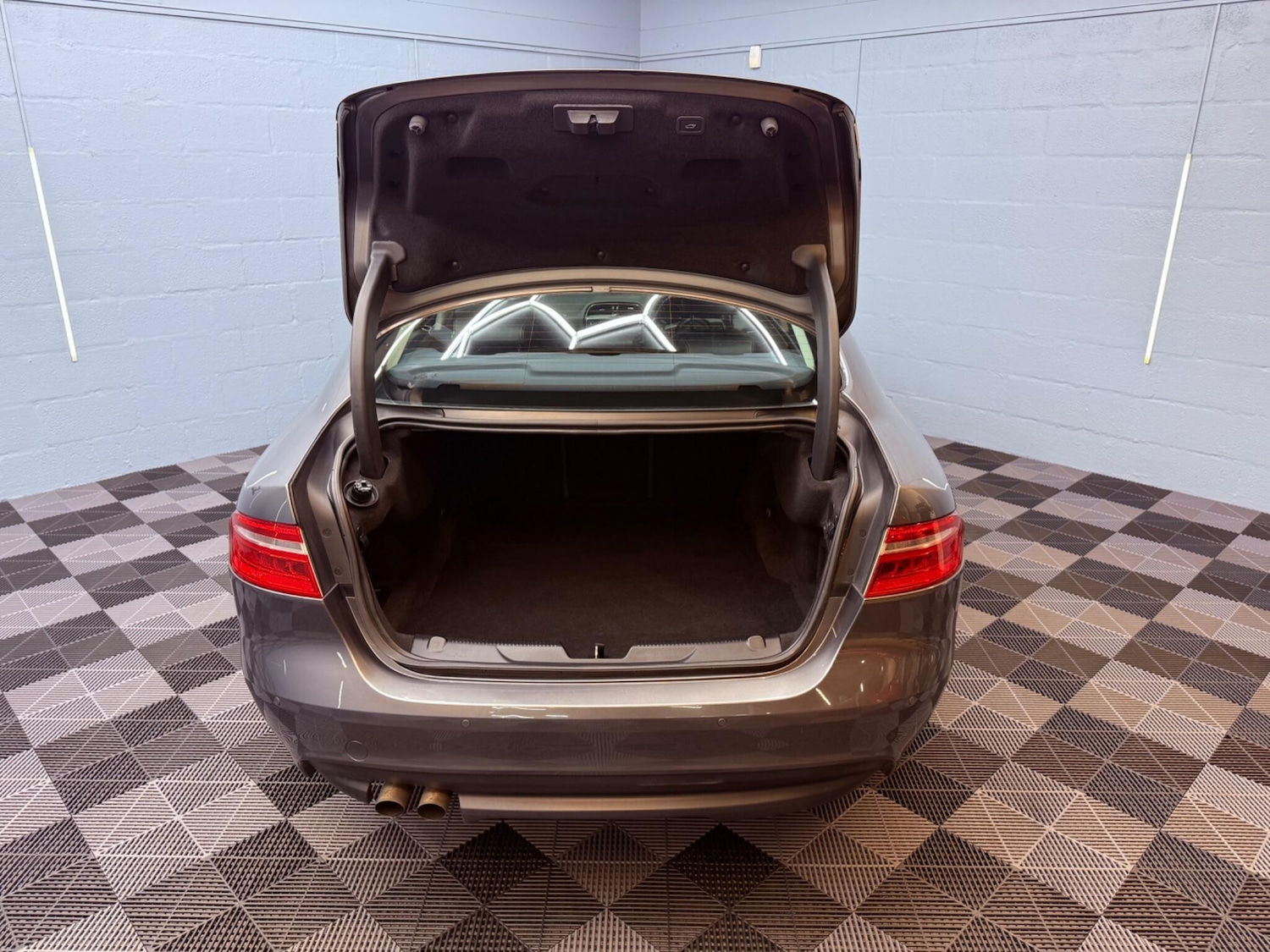 Used Jaguar XE 2016 for sale - 78058064: Photo 41