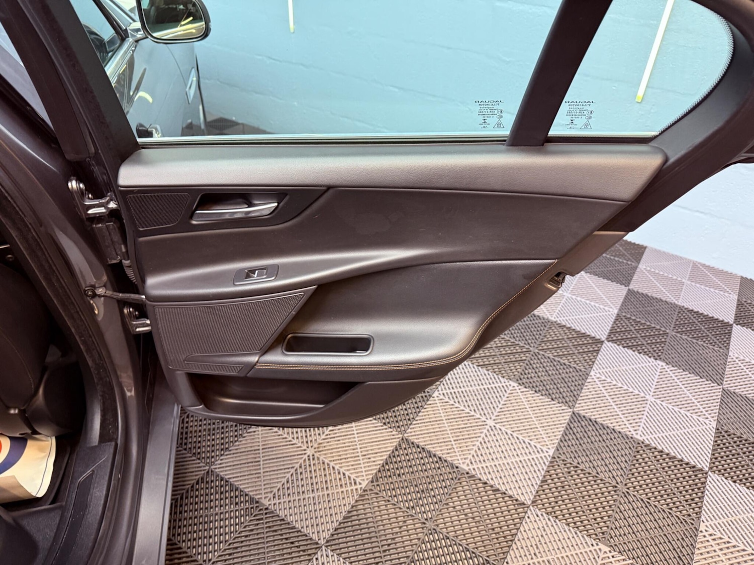 Used Jaguar XE 2016 for sale - 78058064: Photo 45