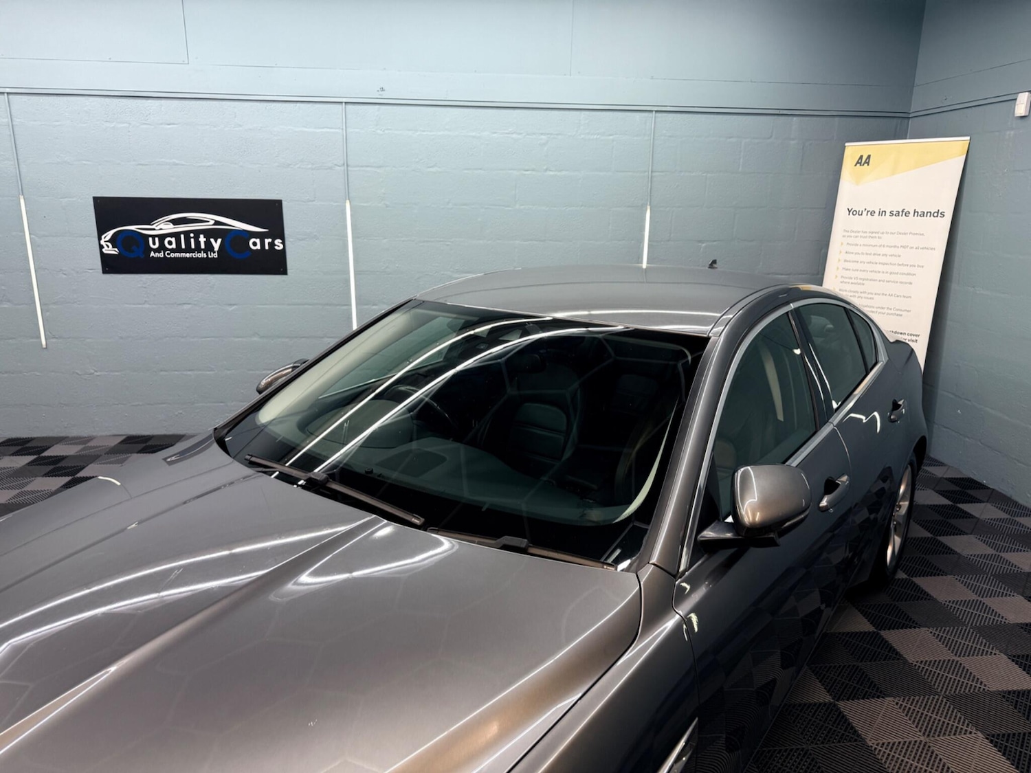 Used Jaguar XE 2016 for sale - 78058064: Photo 5