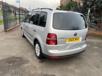 Used Volkswagen Touran 2010 for sale - 76714558: Photo