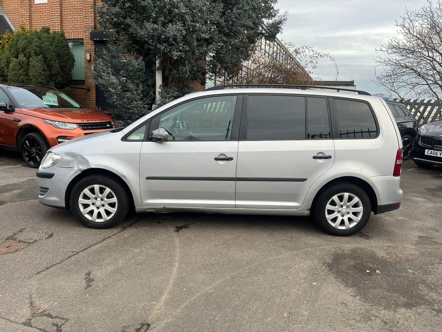 Used Volkswagen Touran 2010 for sale - 76714558: Photo 5