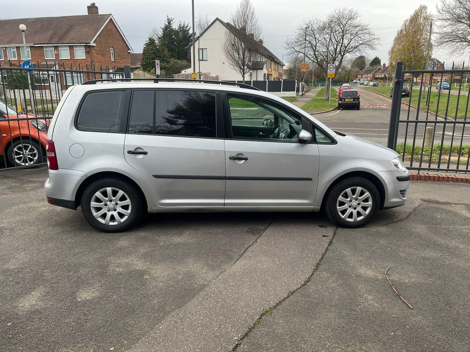 Used Volkswagen Touran 2010 for sale - 76714558: Photo 7