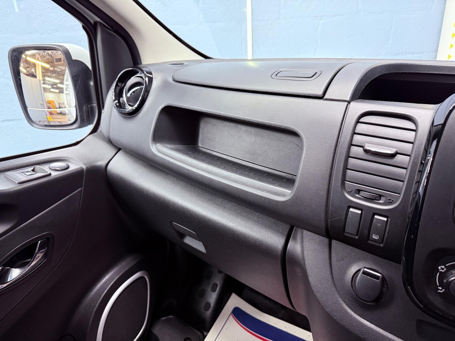 Used Vauxhall Vivaro 2016 for sale - 76538061: Photo 8