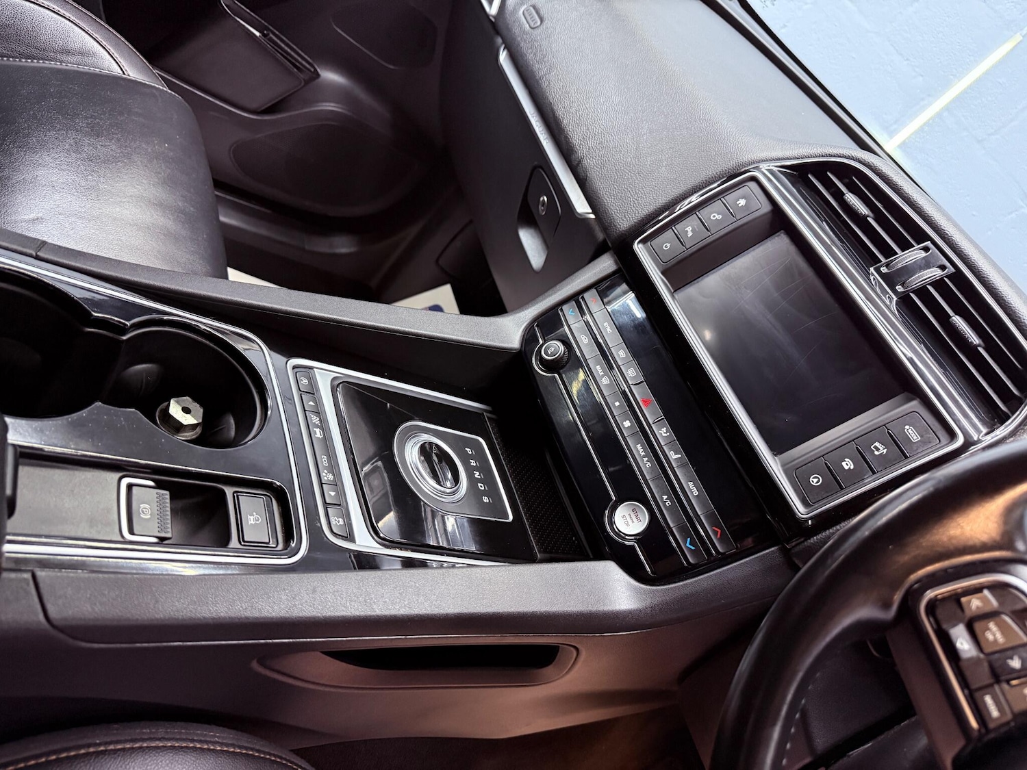 Used Jaguar F-Pace 2017 for sale - 75953865: Photo 45