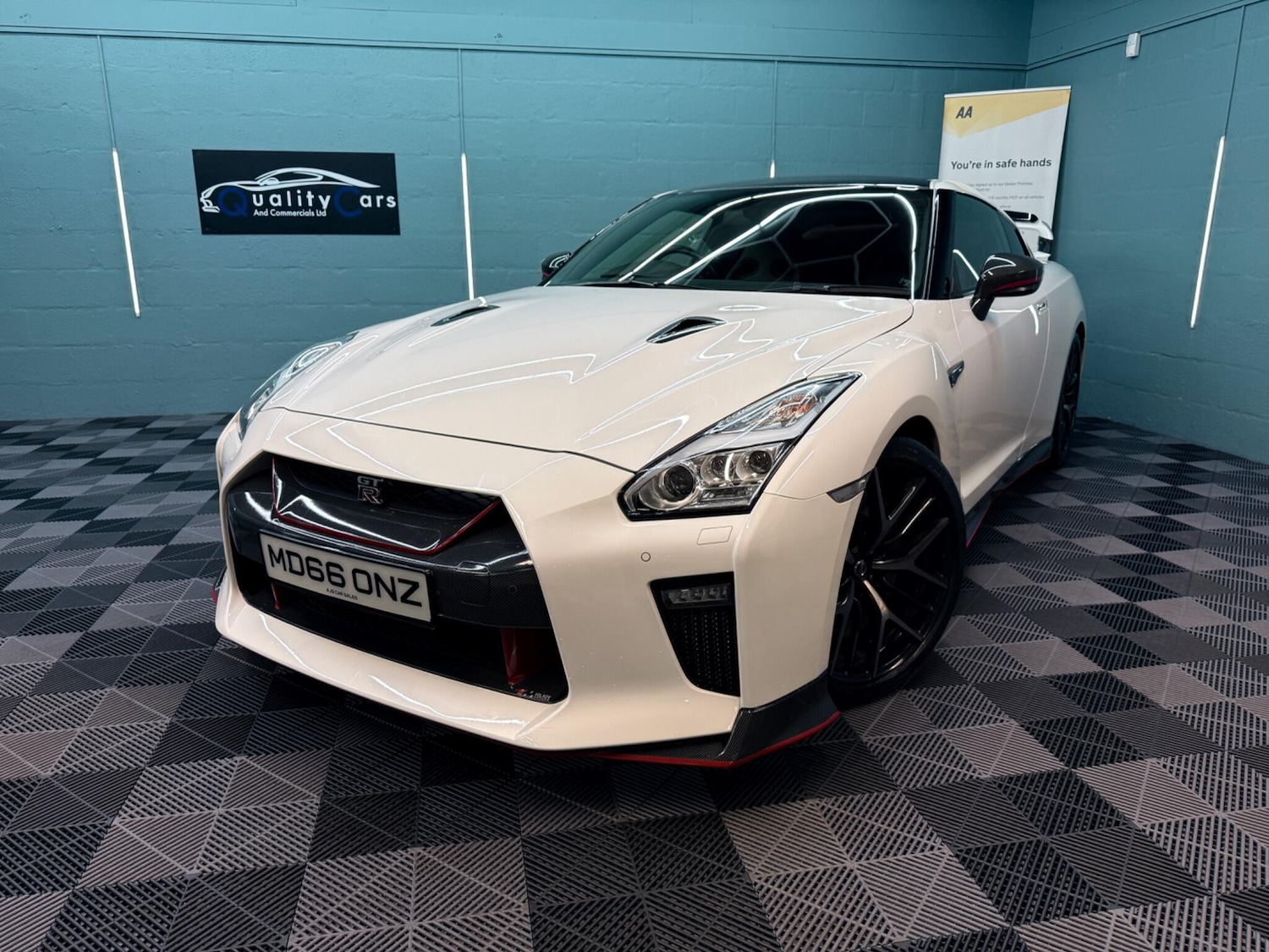 Used Nissan GT-R 2017 for sale - 77646780: Photo 2