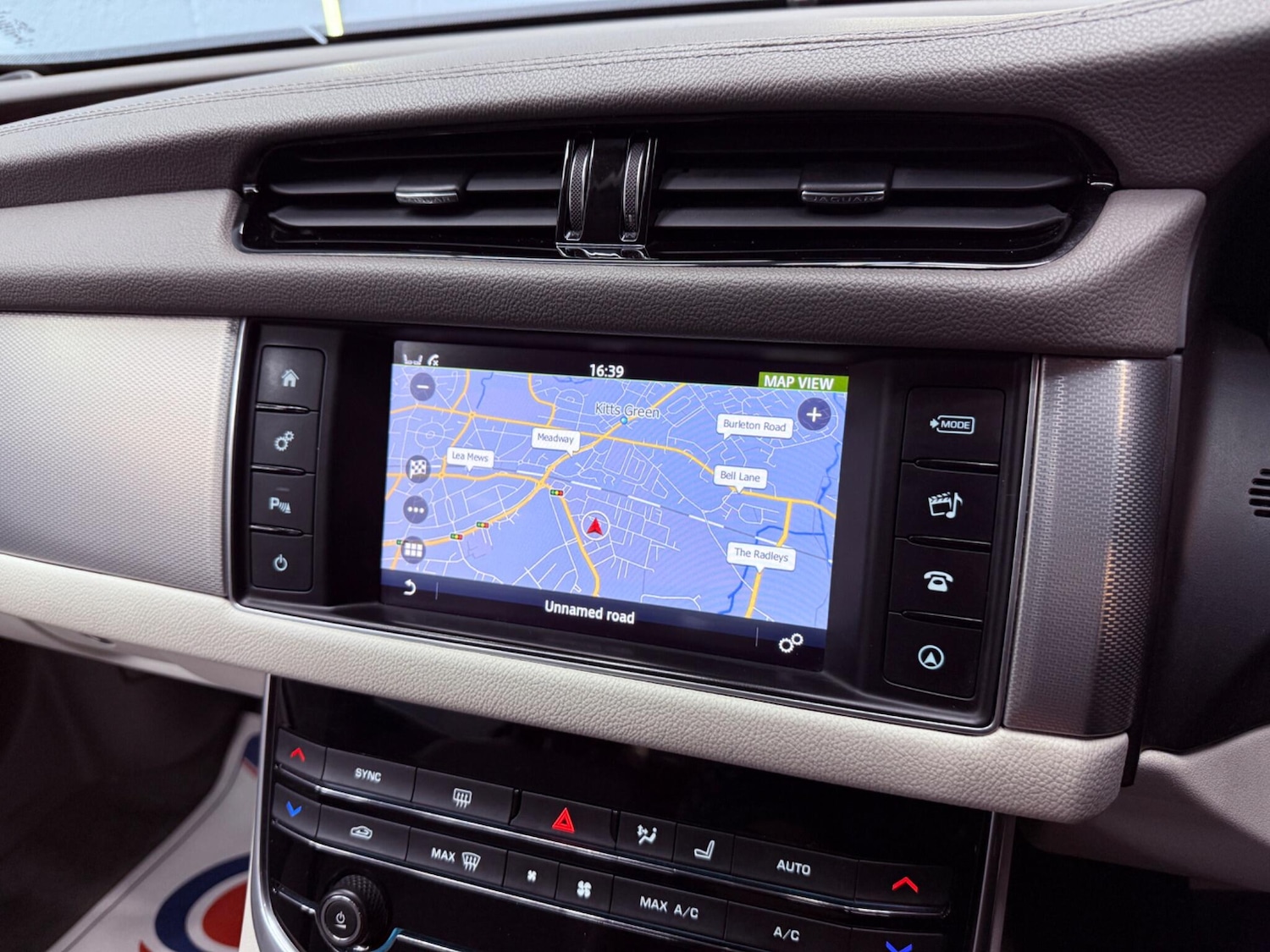 Used Jaguar XF 2017 for sale - 77386962: Photo 10