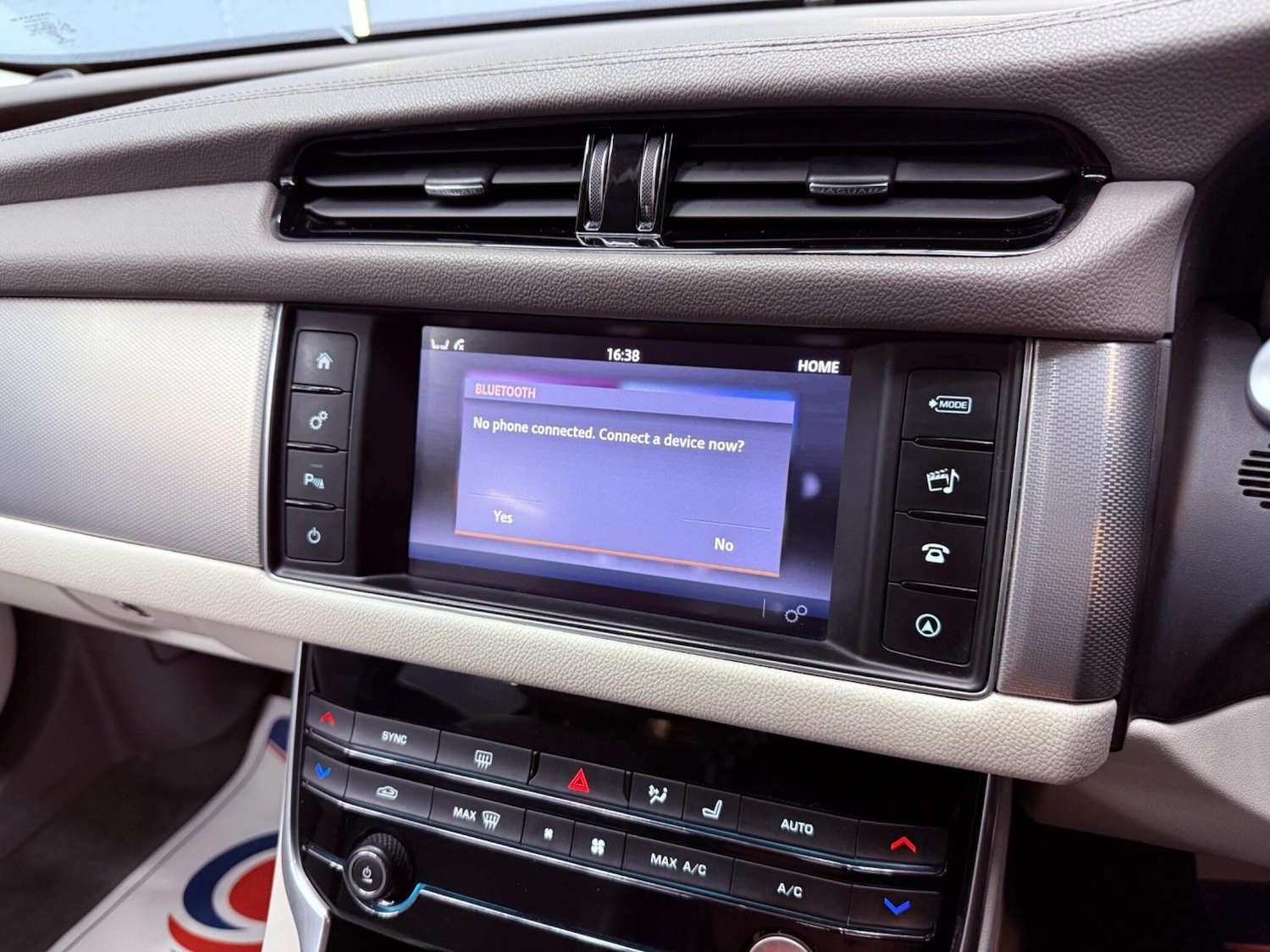 Used Jaguar XF 2017 for sale - 77386962: Photo 11