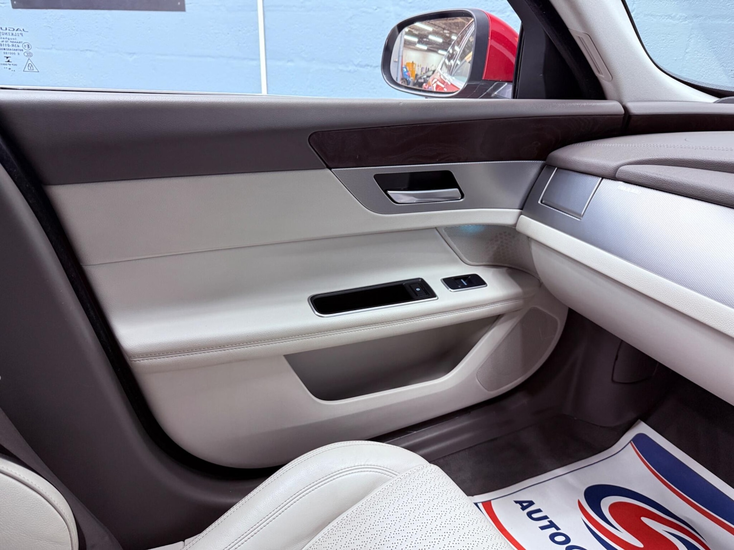 Used Jaguar XF 2017 for sale - 77386962: Photo 15