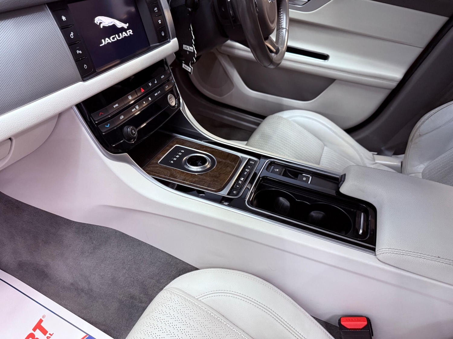 Used Jaguar XF 2017 for sale - 77386962: Photo 29