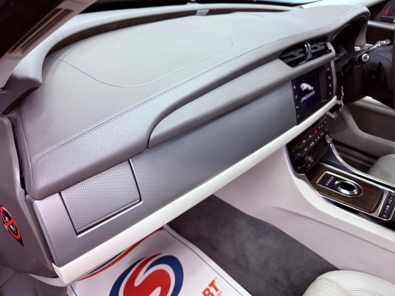 Used Jaguar XF 2017 for sale - 77386962: Photo 30