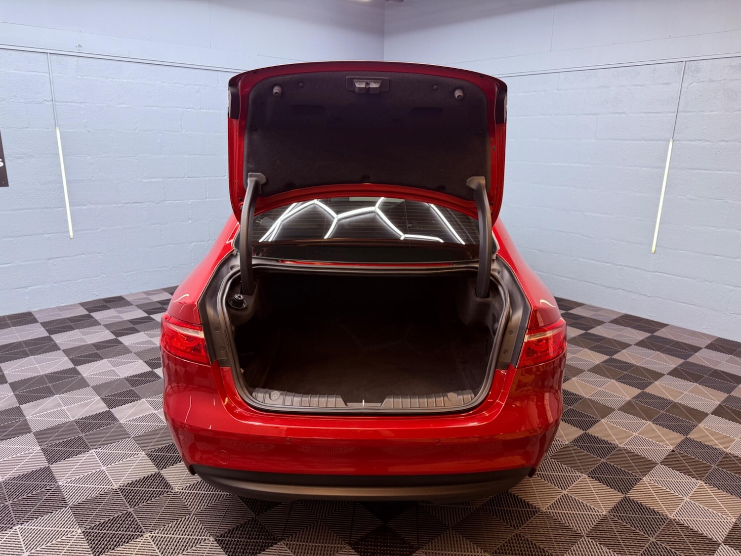 Used Jaguar XF 2017 for sale - 77386962: Photo 39