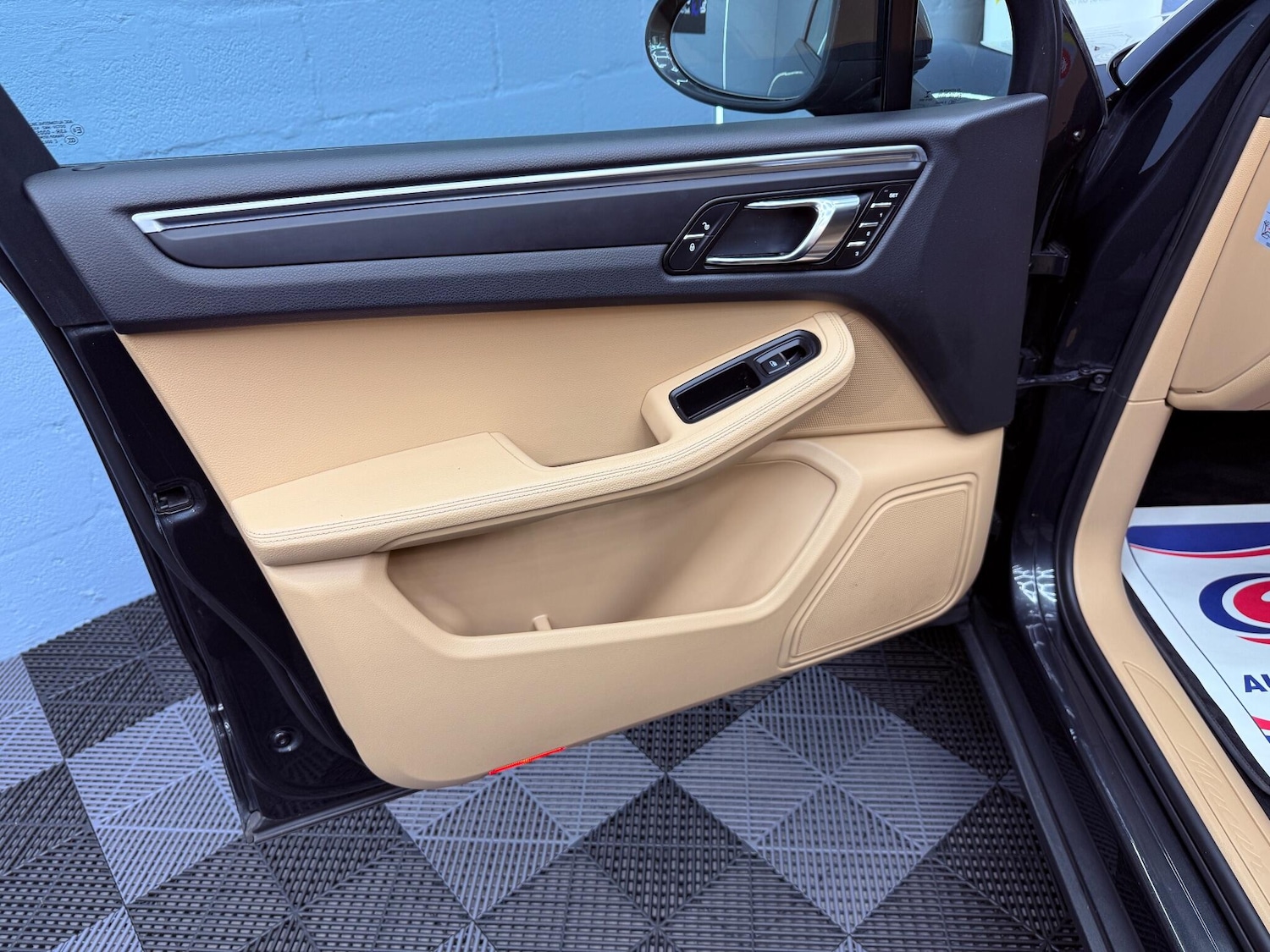 Used Porsche Macan 2017 for sale - 77351671: Photo 35