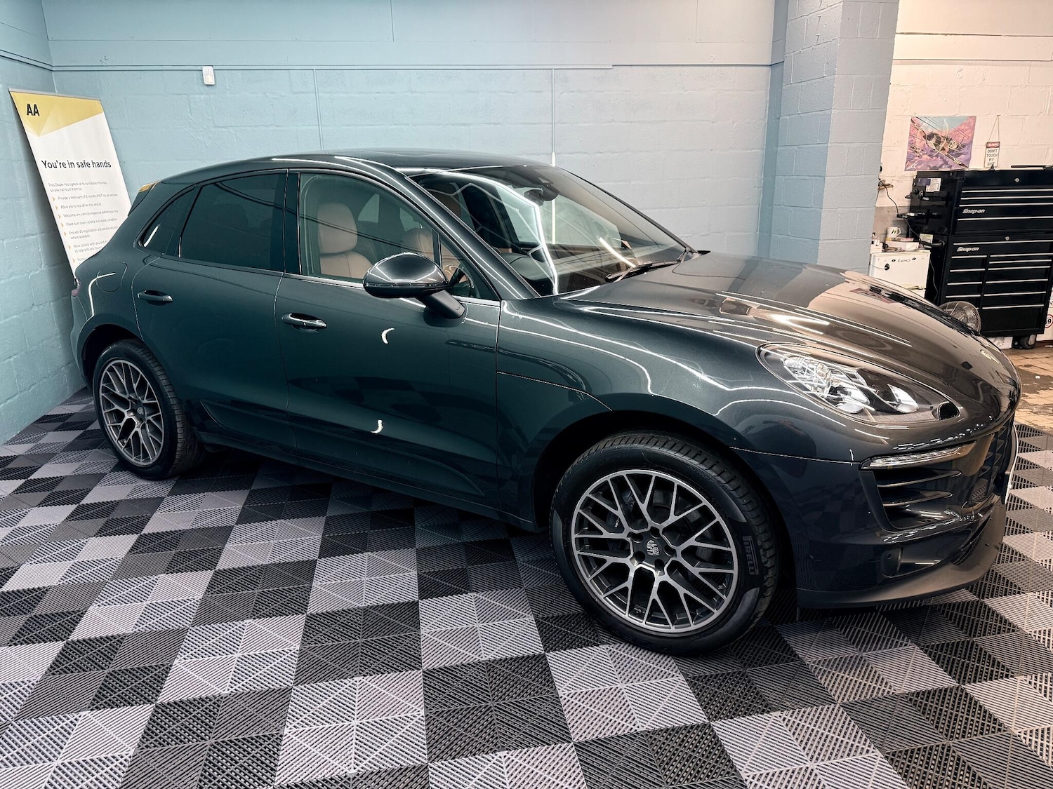 Used Porsche Macan 2017 for sale - 77351671: Photo 4