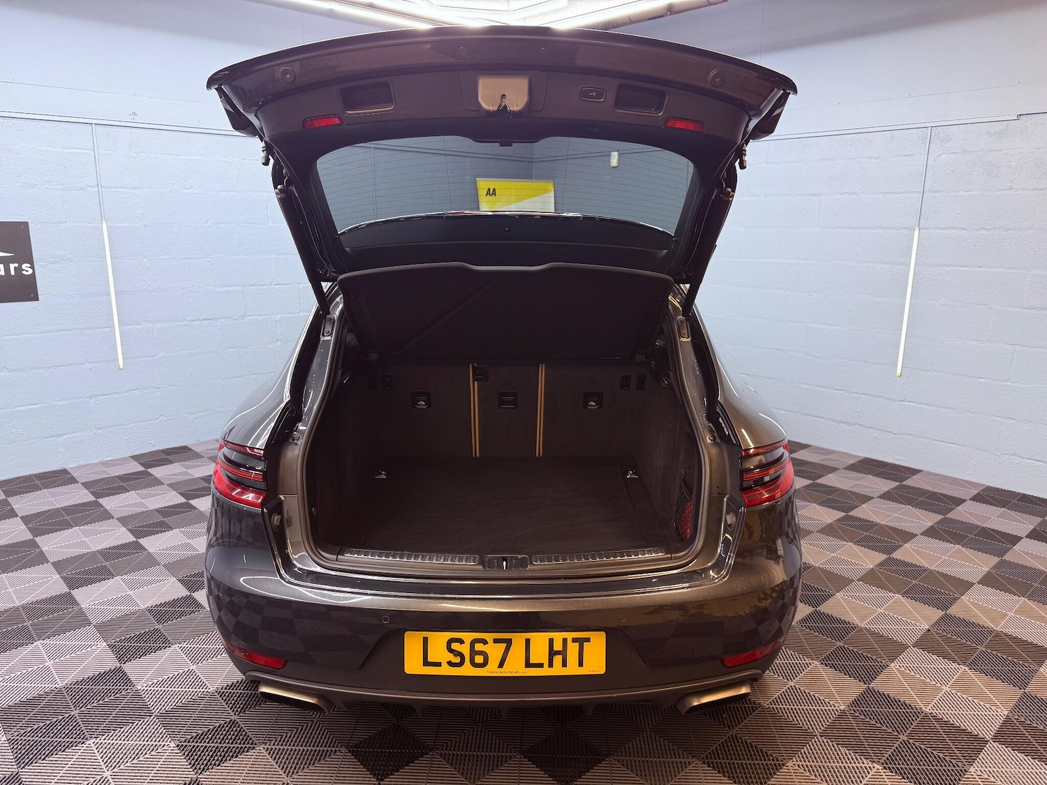 Used Porsche Macan 2017 for sale - 77351671: Photo 50