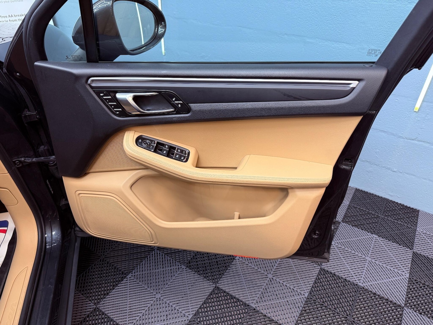 Used Porsche Macan 2017 for sale - 77351671: Photo 66