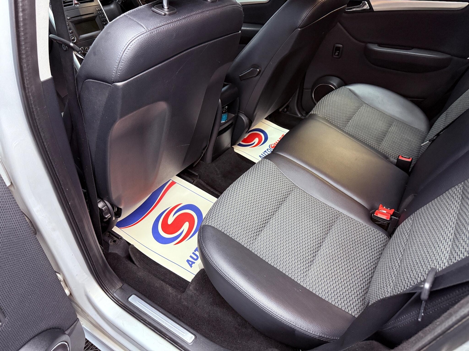 Used Mercedes-Benz A-Class 2011 for sale - 76952341: Photo 25