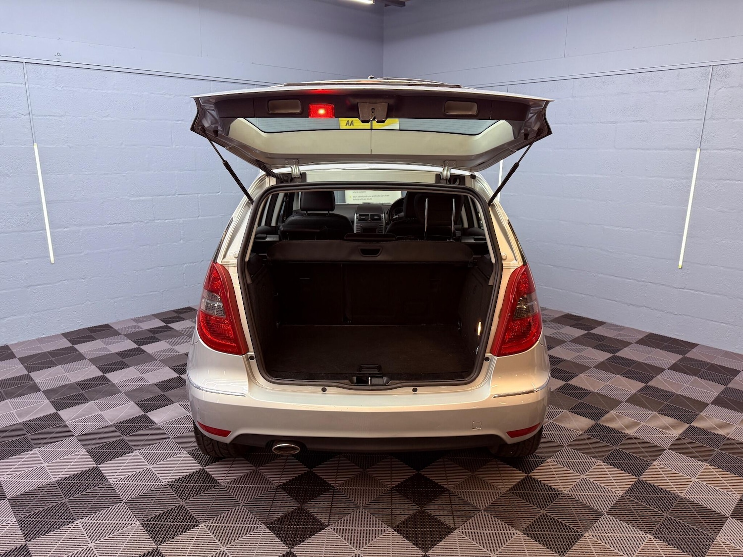 Used Mercedes-Benz A-Class 2011 for sale - 76952341: Photo 27