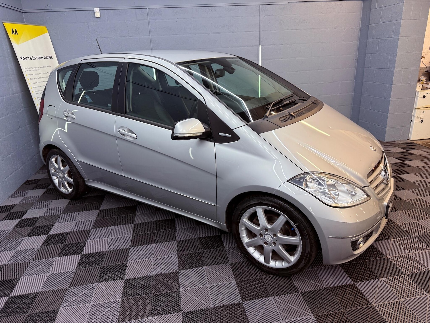 Used Mercedes-Benz A-Class 2011 for sale - 76952341: Photo 3