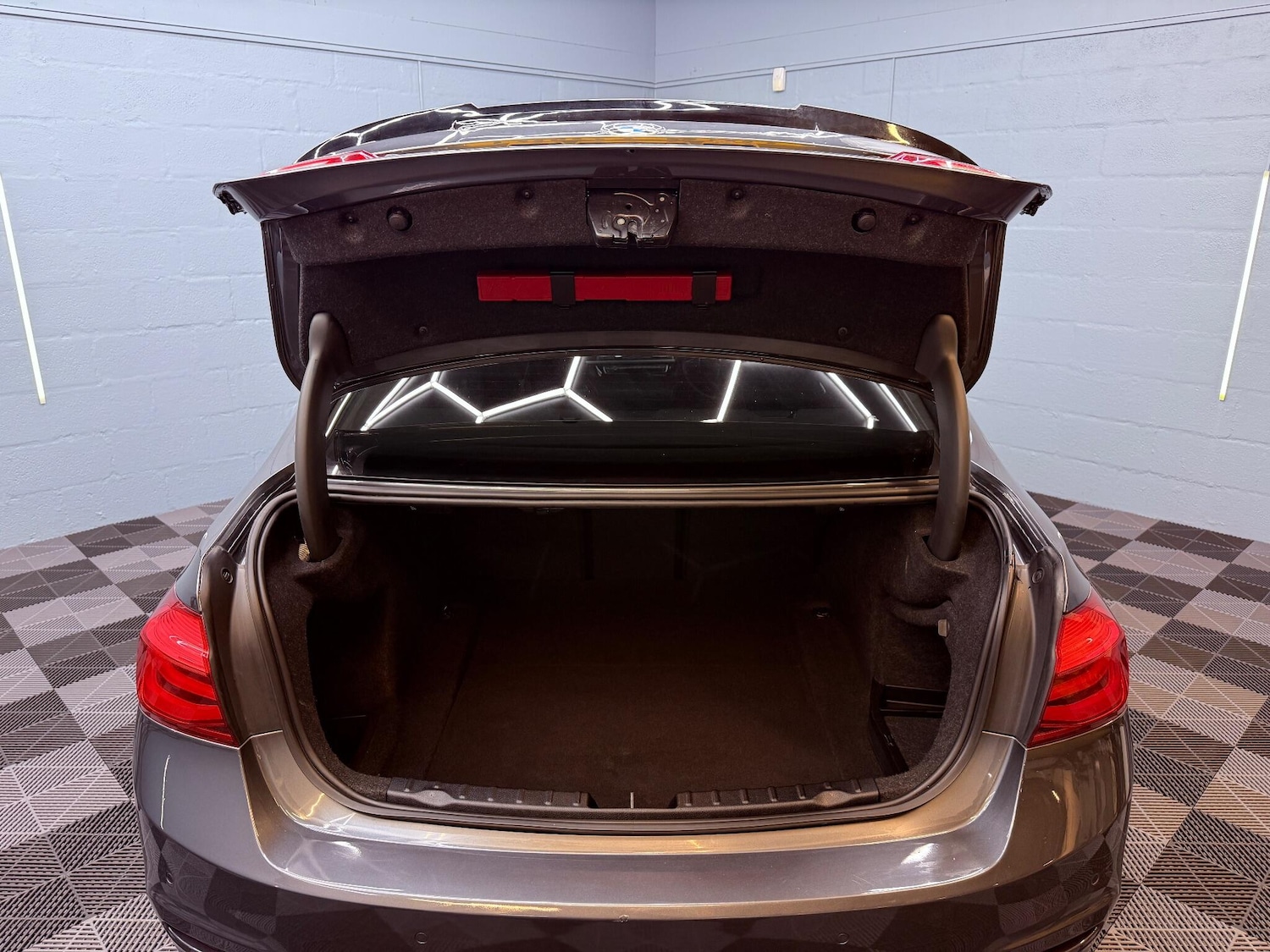 Used BMW 3 Series 2018 for sale - 76771756: Photo 38