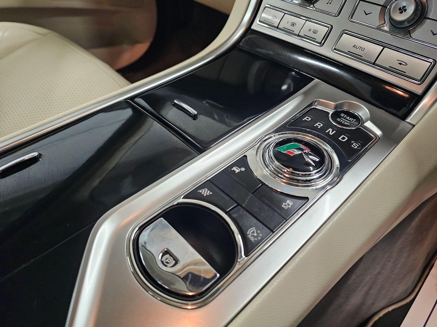 Used Jaguar XF 2013 for sale - 76042822: Photo 21
