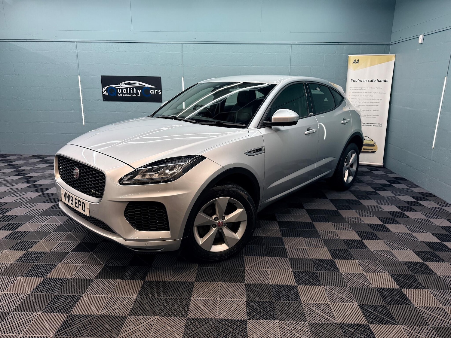 Used Jaguar E-Pace 2019 for sale - 76926960: Photo 2
