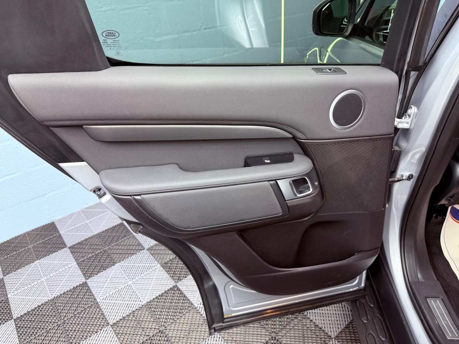 Used Land Rover Discovery 2018 for sale - 77395835: Photo 37