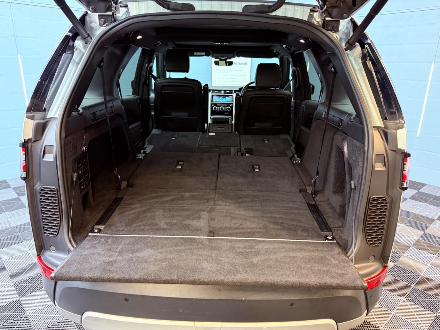 Used Land Rover Discovery 2018 for sale - 77395835: Photo 45