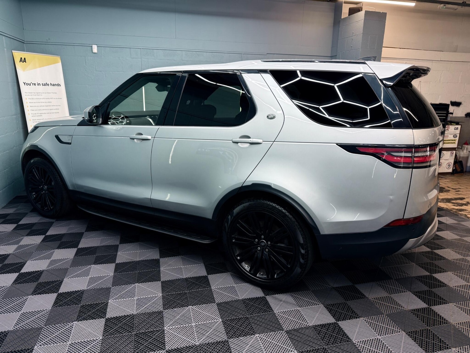 Used Land Rover Discovery 2018 for sale - 77395835: Photo 74
