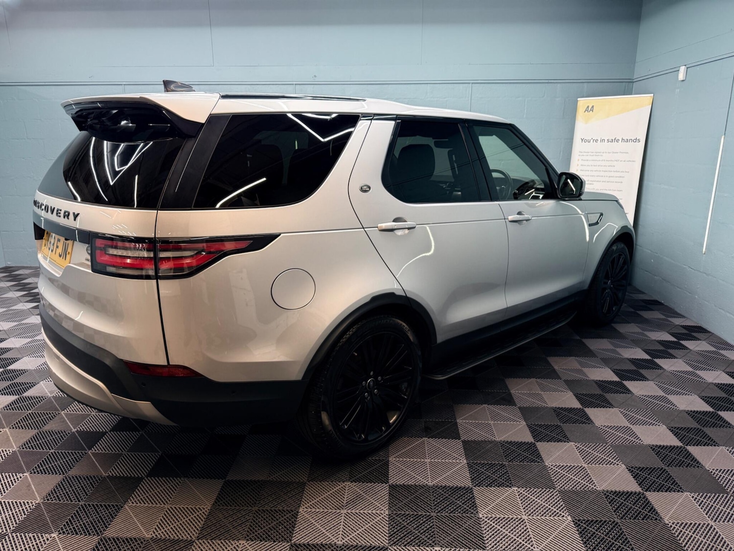 Used Land Rover Discovery 2018 for sale - 77395835: Photo 75