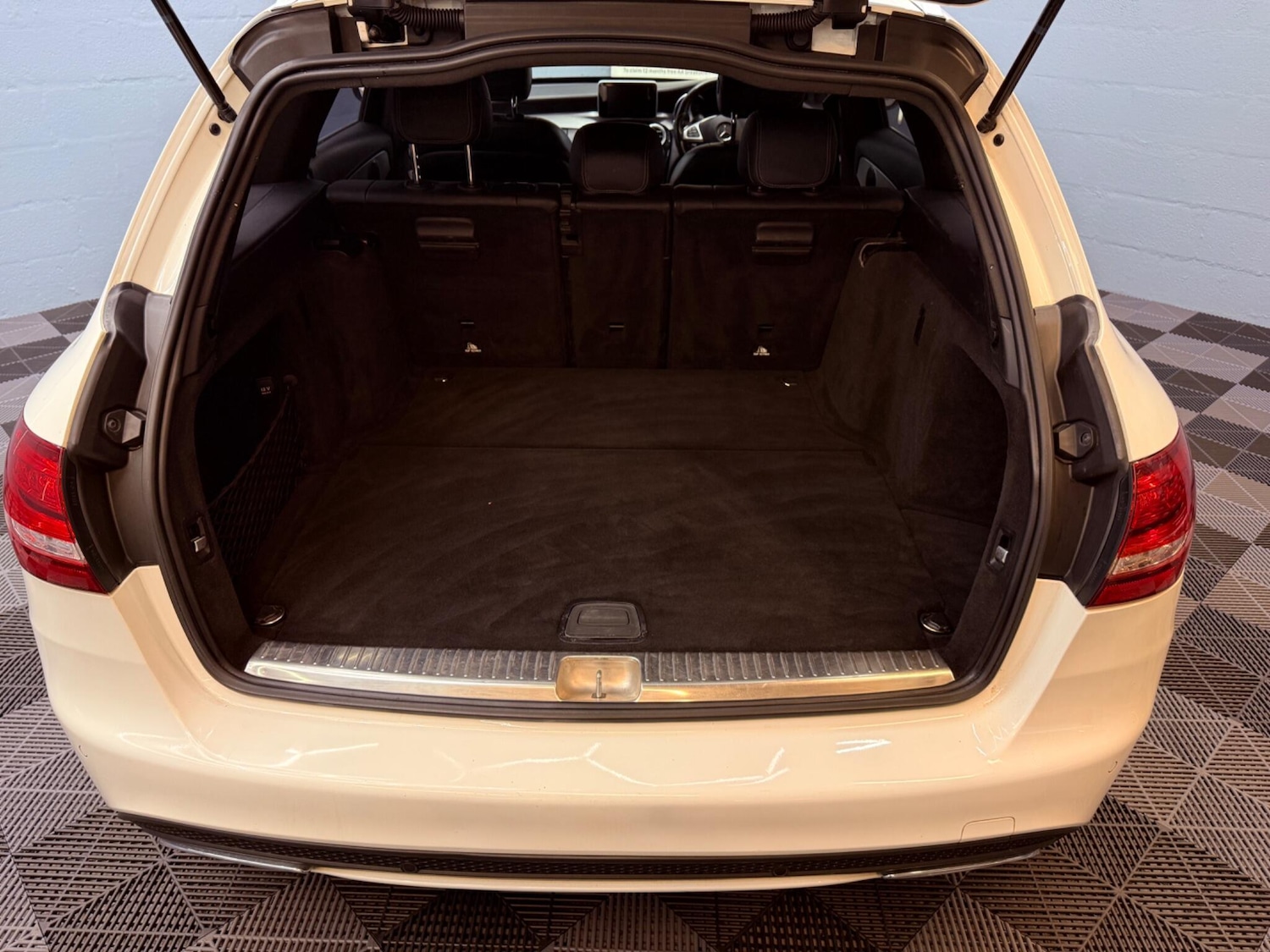 Used Mercedes-Benz C Class 2015 for sale - 77573953: Photo 34