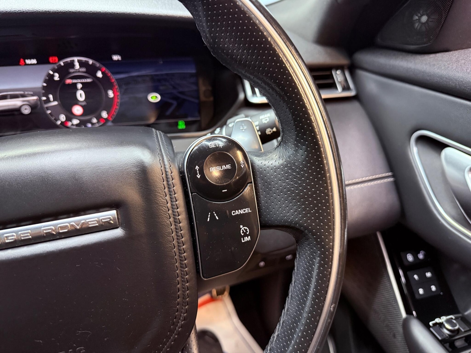 Used Land Rover Range Rover Velar 2017 for sale - 78204318: Photo 27