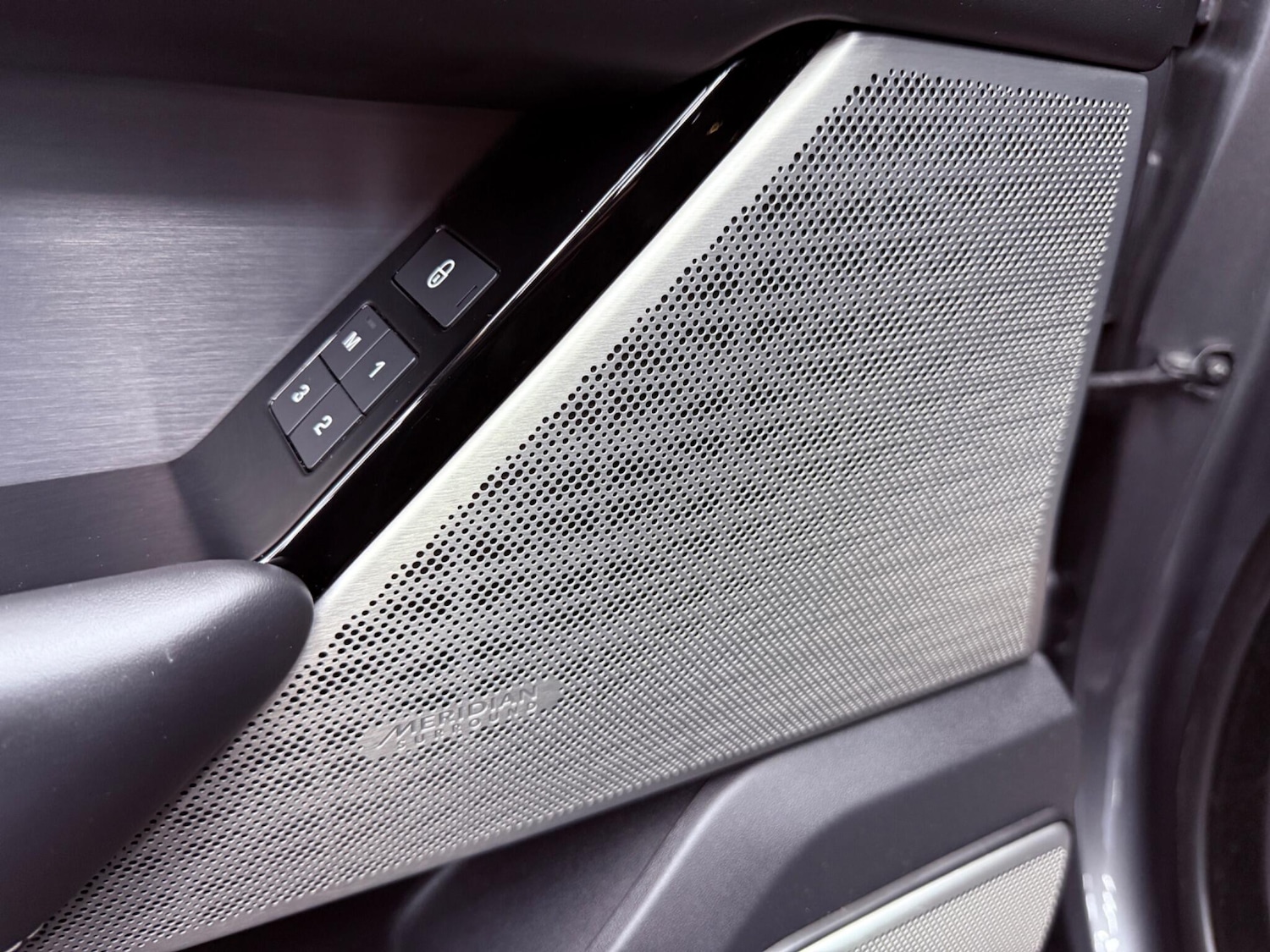 Used Land Rover Range Rover Velar 2017 for sale - 78204318: Photo 34