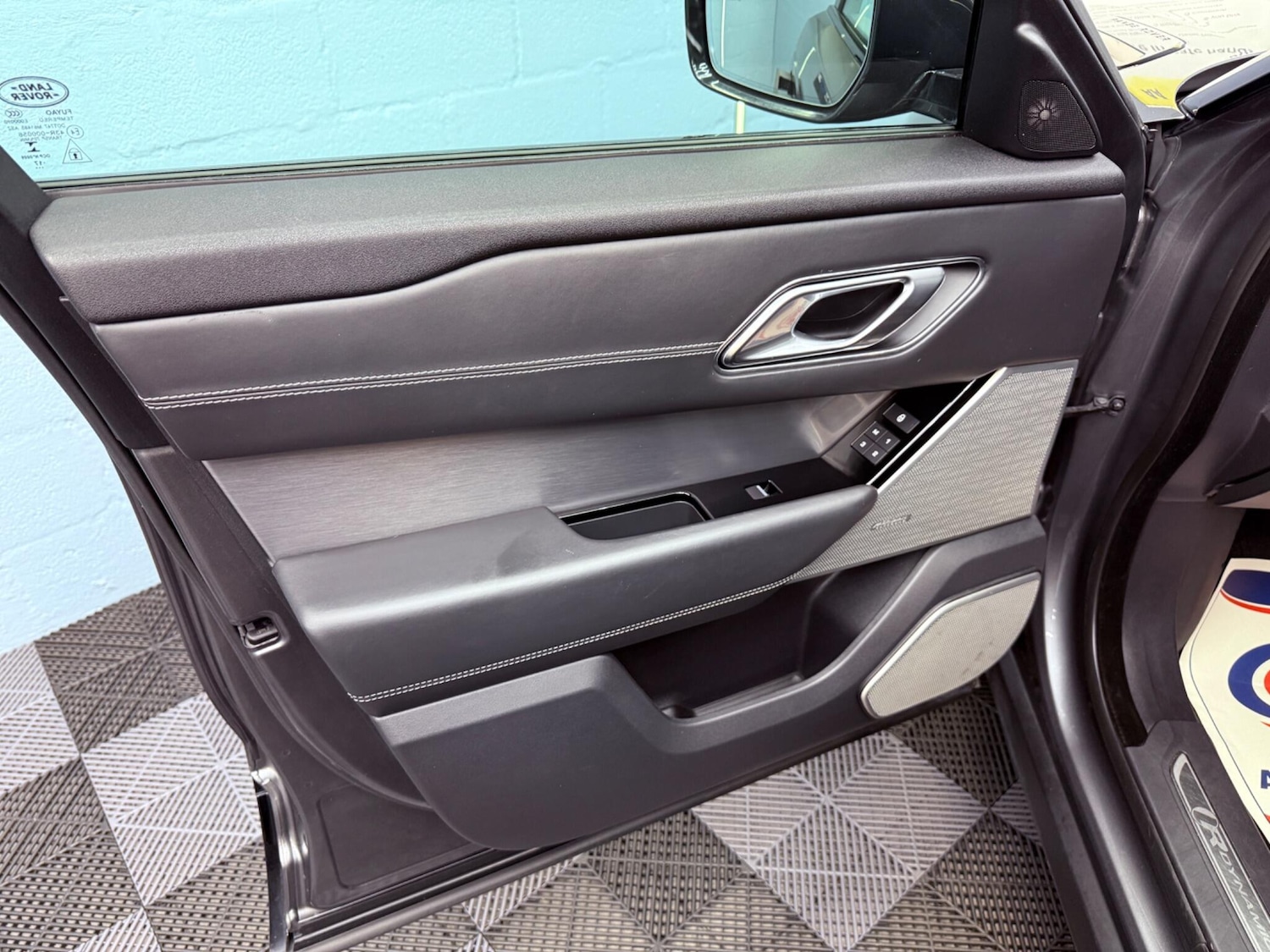 Used Land Rover Range Rover Velar 2017 for sale - 78204318: Photo 35