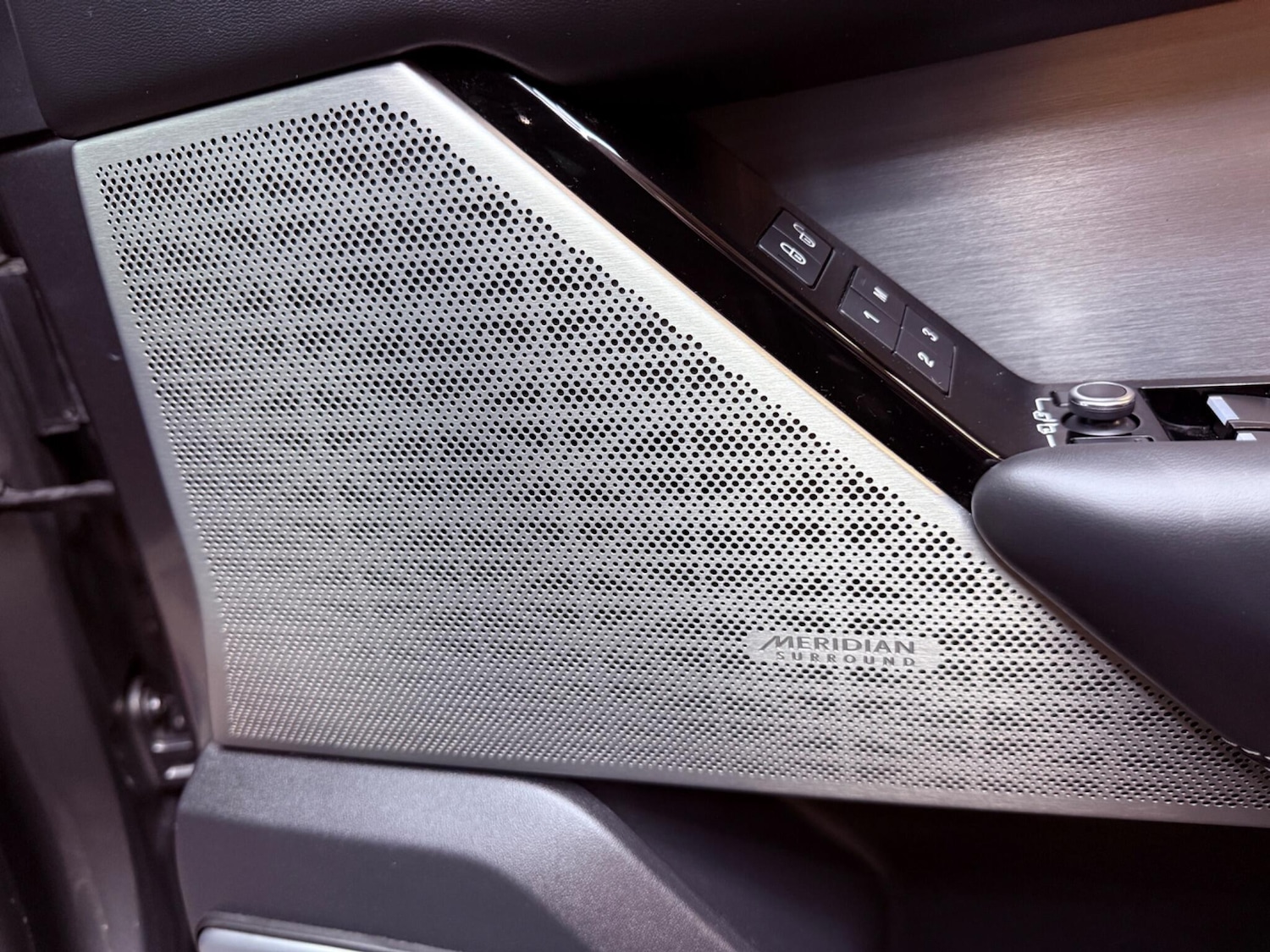 Used Land Rover Range Rover Velar 2017 for sale - 78204318: Photo 63