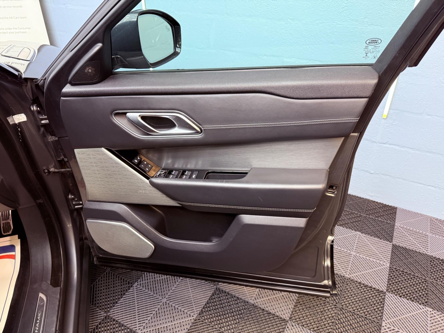 Used Land Rover Range Rover Velar 2017 for sale - 78204318: Photo 64