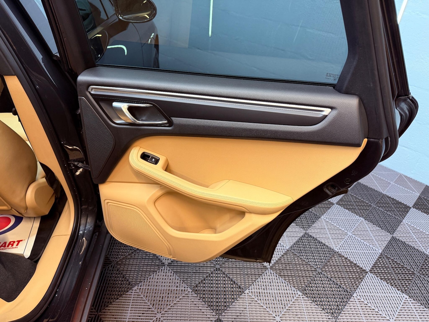 Used Porsche Macan 2017 for sale - 76671601: Photo 60