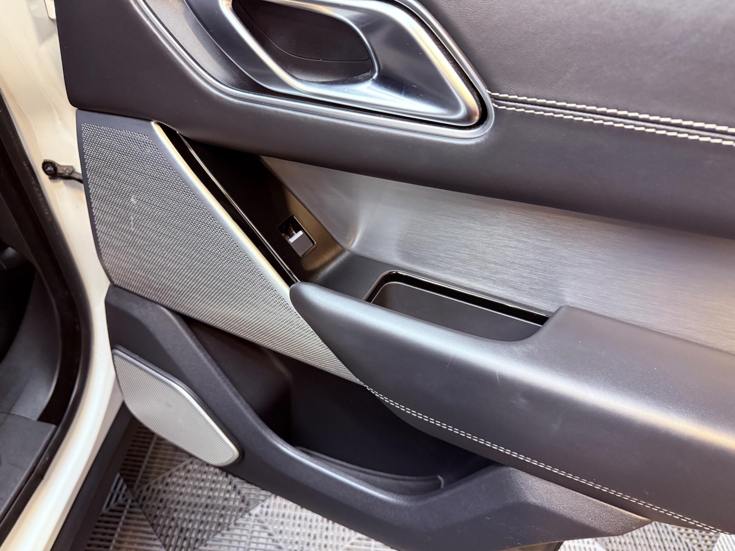 Used Land Rover Range Rover Velar 2018 for sale - 77229220: Photo 49