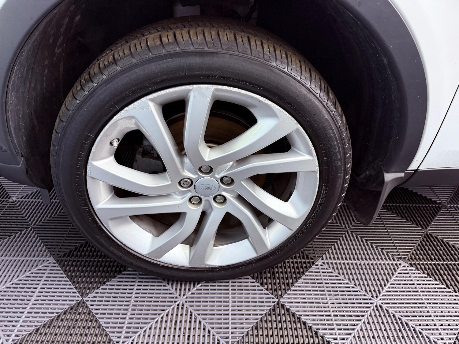 Used Land Rover Discovery Sport 2016 for sale - 76239850: Photo 25