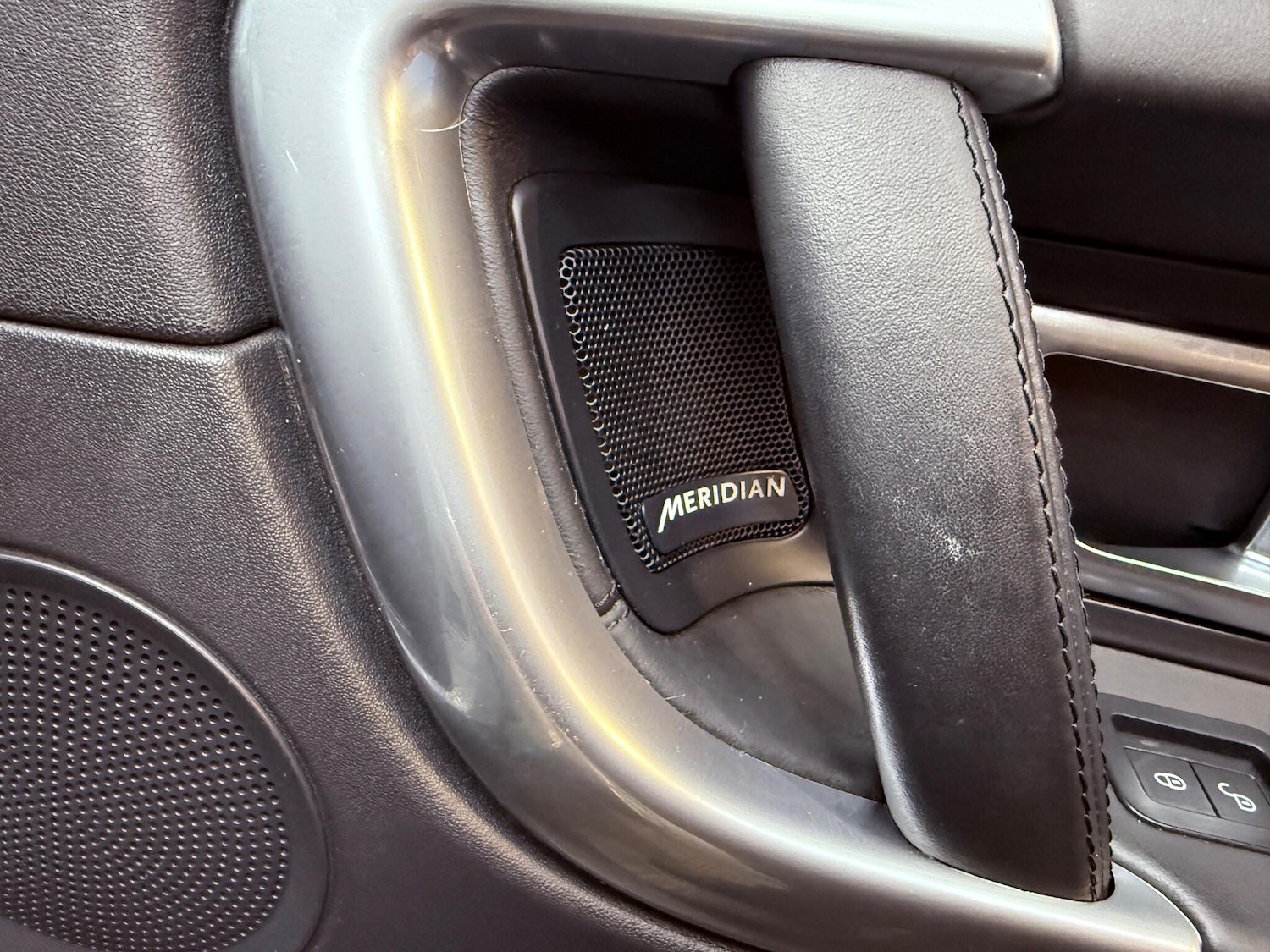 Used Land Rover Discovery Sport 2016 for sale - 76239850: Photo 50