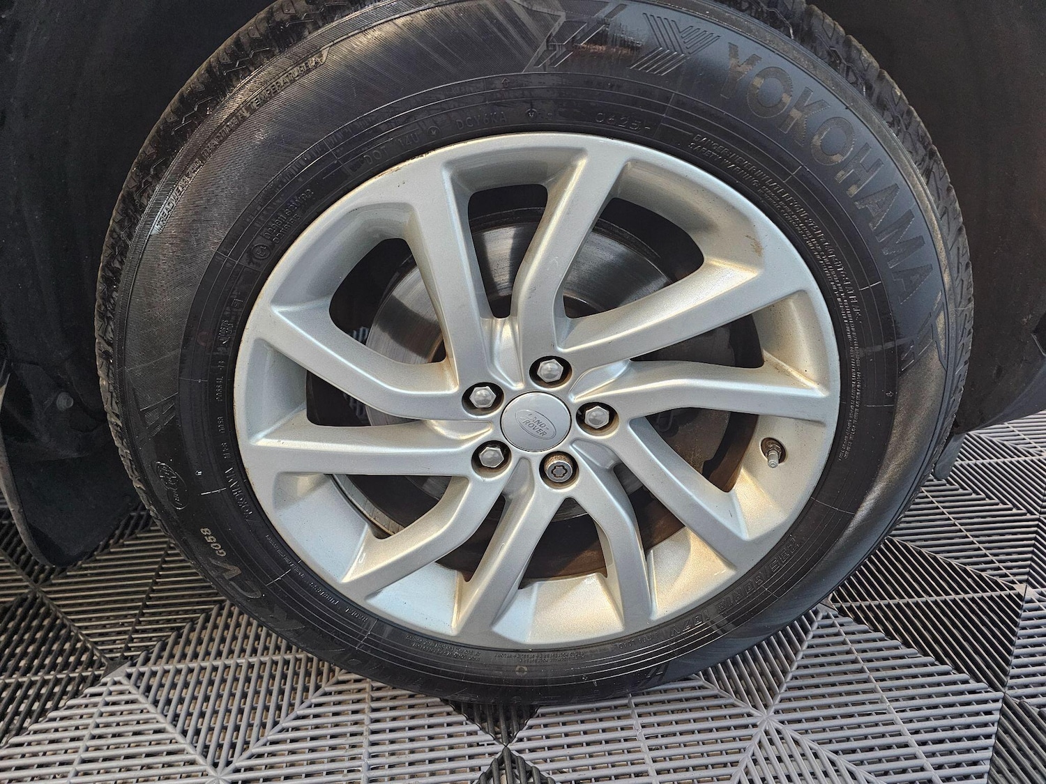 Used Land Rover Discovery Sport 2017 for sale - 75927584: Photo 26