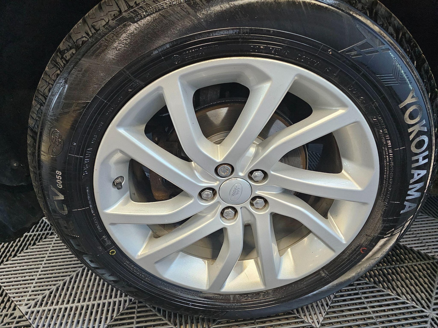 Used Land Rover Discovery Sport 2017 for sale - 75927584: Photo 27