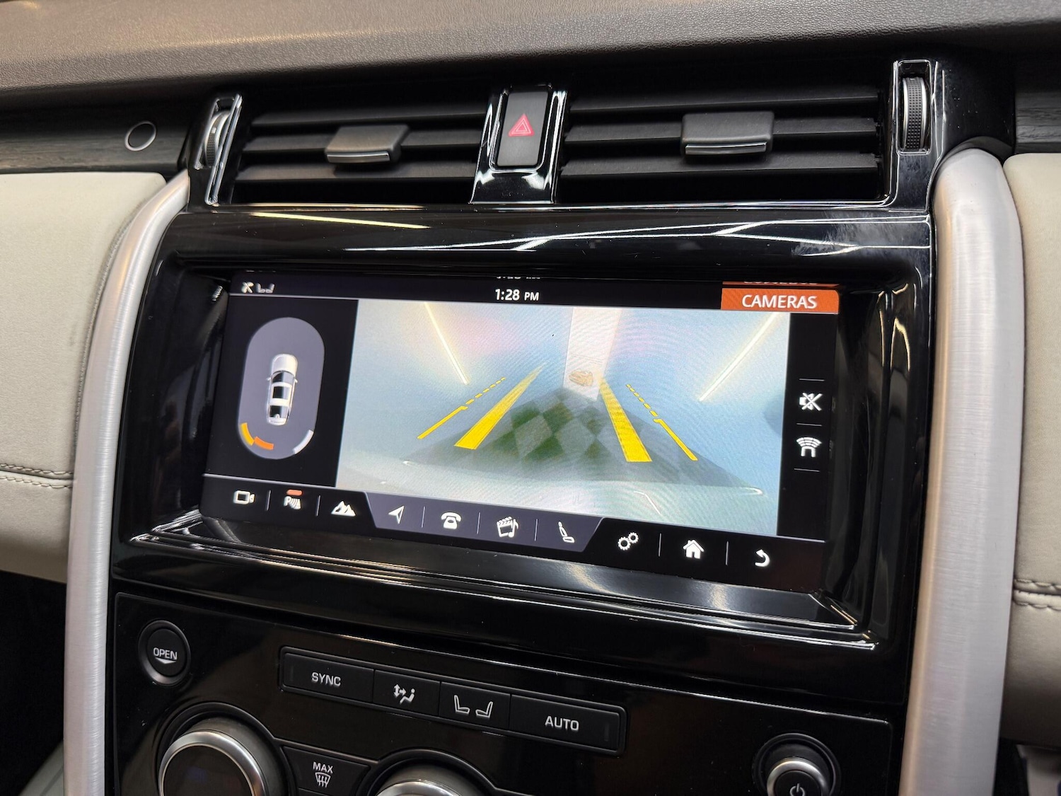 Used Land Rover Discovery 2017 for sale - 76975806: Photo 12