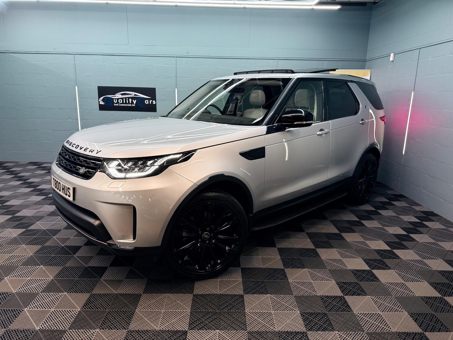 Used Land Rover Discovery 2017 for sale - 76975806: Photo 2