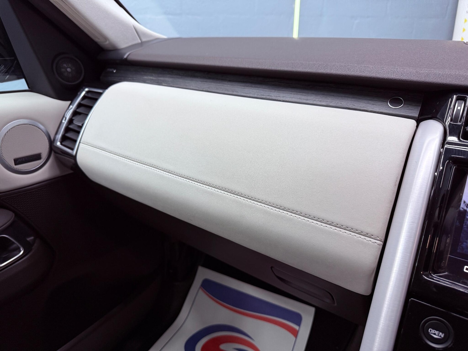 Used Land Rover Discovery 2017 for sale - 76975806: Photo 21